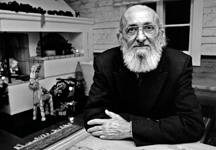 Frase paulo freire – retrato do educador Paulo Freire, símbolo da educação libertadora.