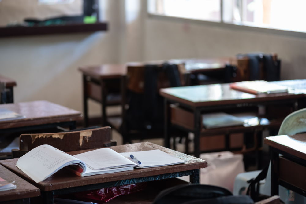 Sala de aula representando o que é Saeb e o processo de avaliação da Educação Básica no Brasil.