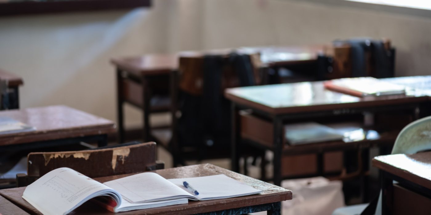 Sala de aula representando o que é Saeb e o processo de avaliação da Educação Básica no Brasil.