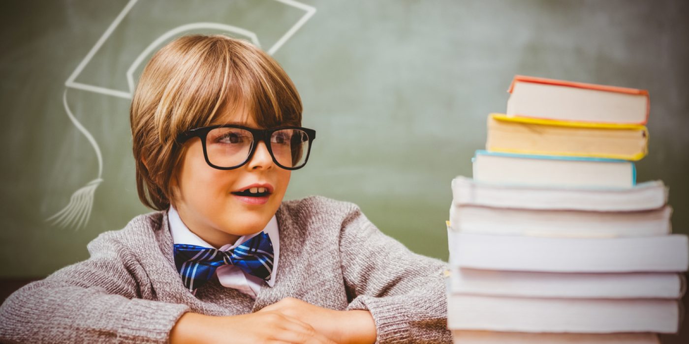 Criança em cerimônia de formatura na educação infantil
